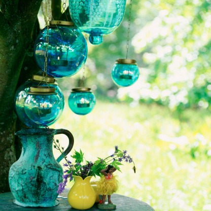 5-10-looks-for-outdoor-lighting-Glass-lanterns